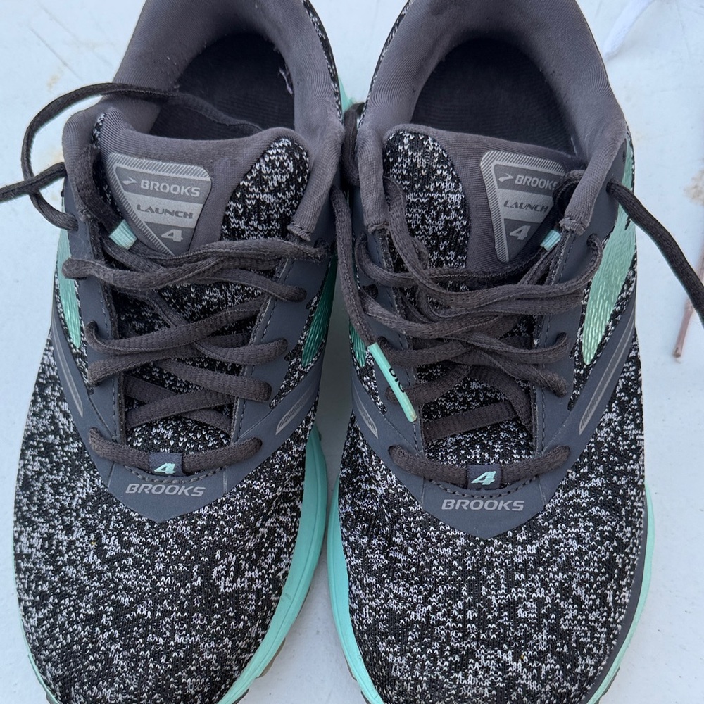 Brooks Launch 4 Women's Running Shoes in Black and Mint